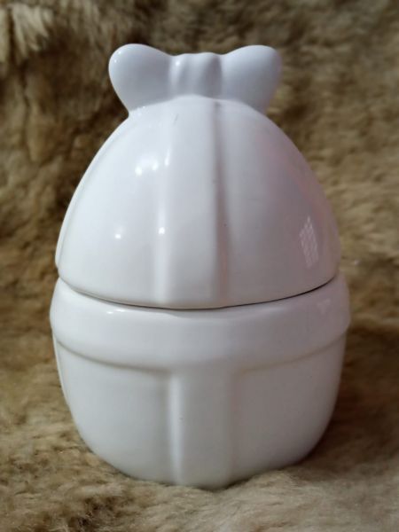 Bomboniere ovo com laço branco em cerâmica
